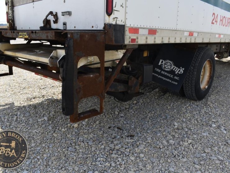 2009-freightliner-business-class-m2-106-image-29