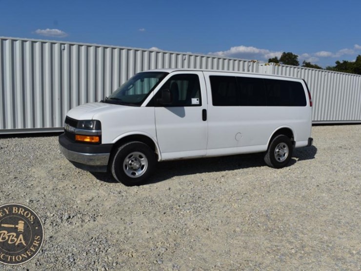 2019-chevrolet-express-2500-image-1