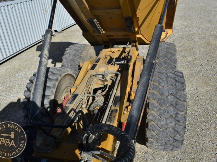 2011-caterpillar-740b-image-71