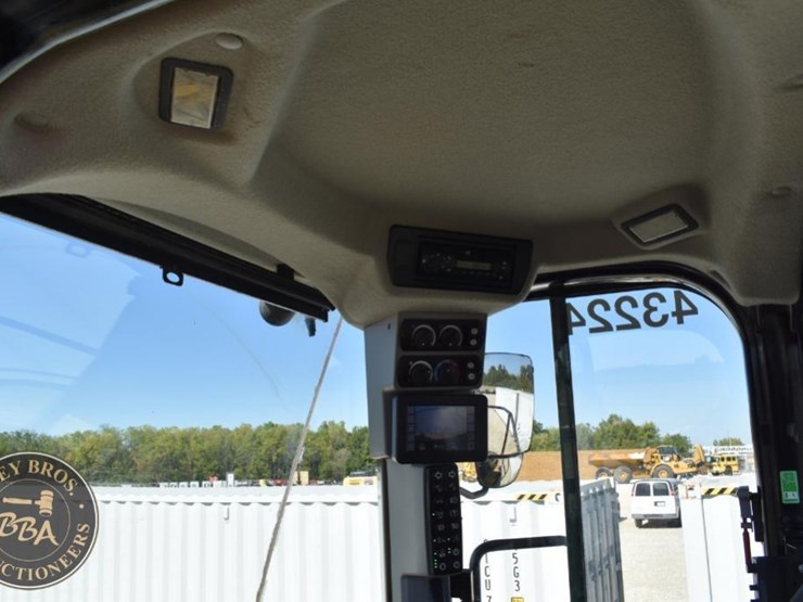 2016-caterpillar-982m-image-22