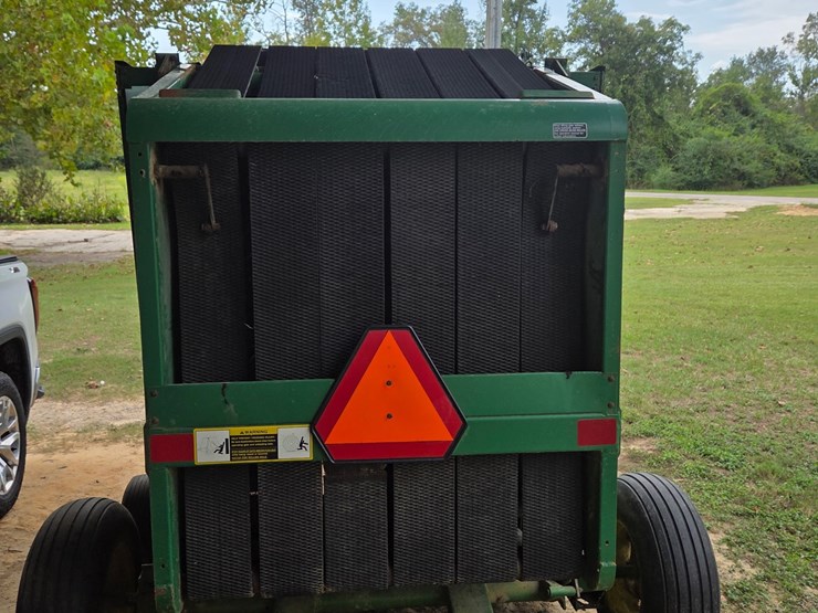 john-deere-335-image-7