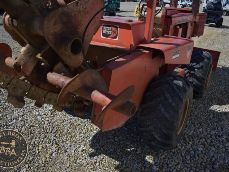 ditch-witch-r65-image-14