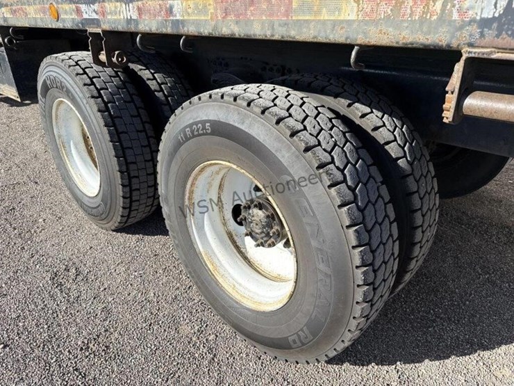 2005-freightliner-m2-f/b-image-8