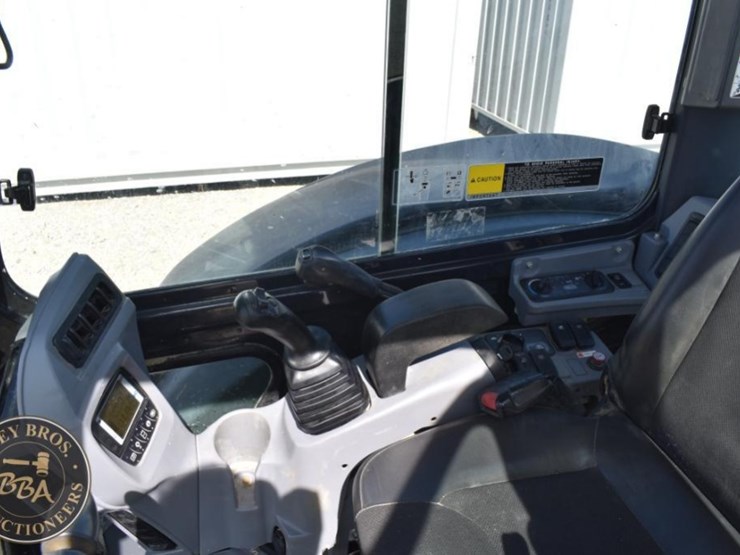 2017-kubota-kx057-4-image-16