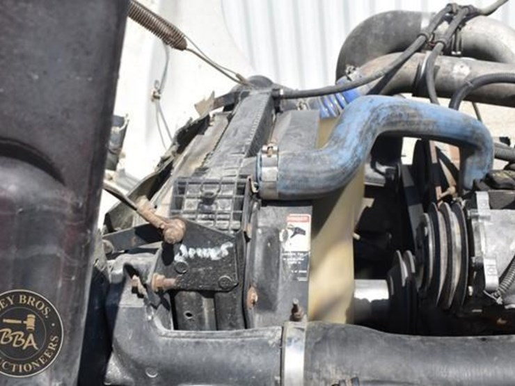 1999-freightliner-fl60-image-37