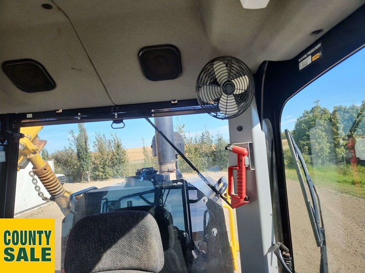 2020-caterpillar-150-awd-image-46