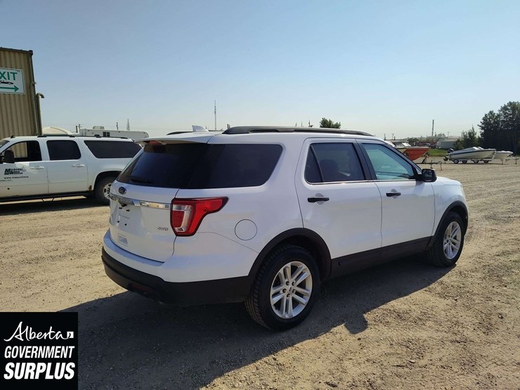 2017-ford-explorer-image-3