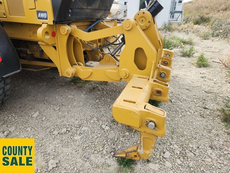 2020-caterpillar-150-awd-image-28