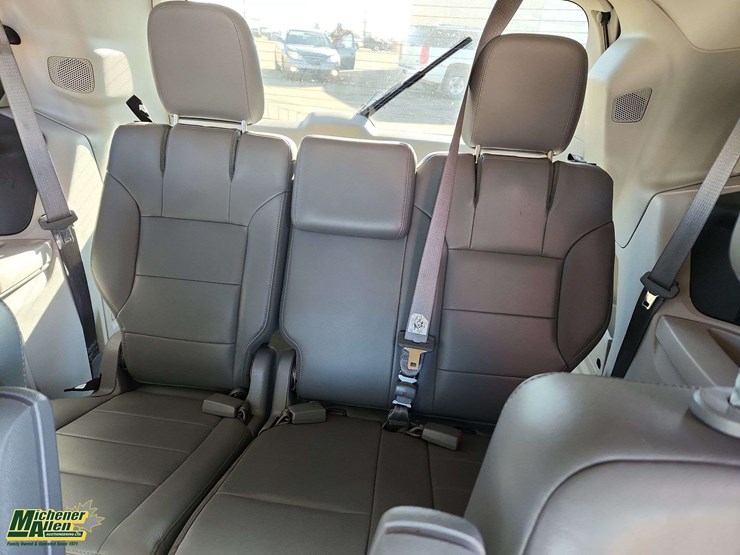 2011-volkswagen-routan-image-20