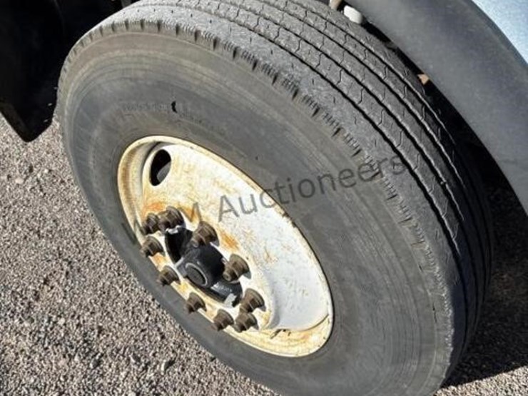 2005-freightliner-m2-f/b-image-19