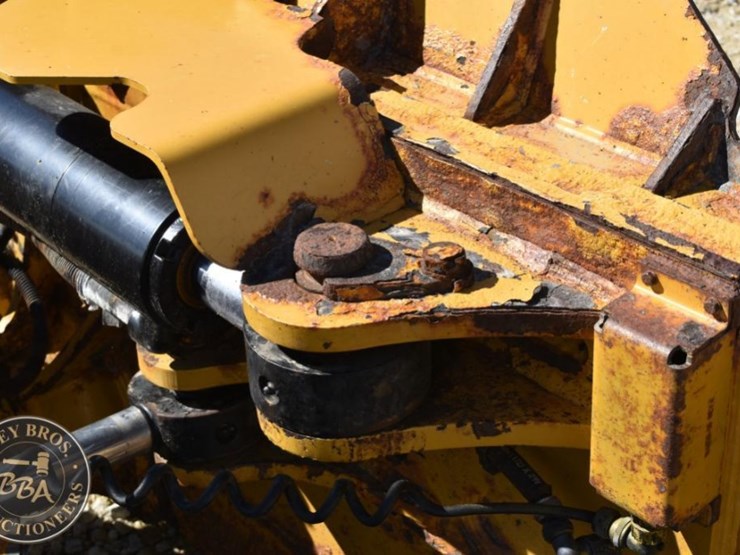 2020-caterpillar-d6n-lgp-image-48