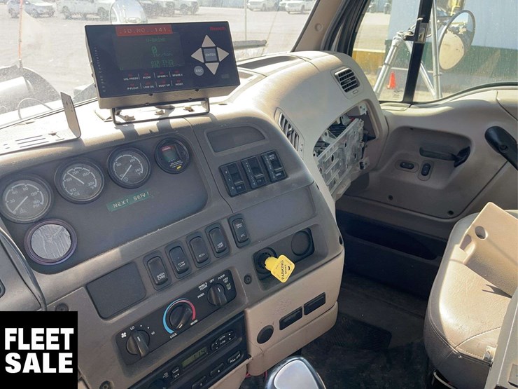 2006-sterling-lt8500-image-13