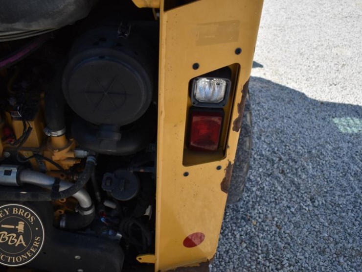 2019-caterpillar-242d3-image-42