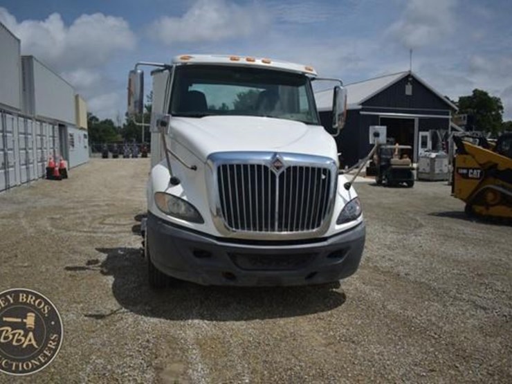 2014-international-prostar-image-14