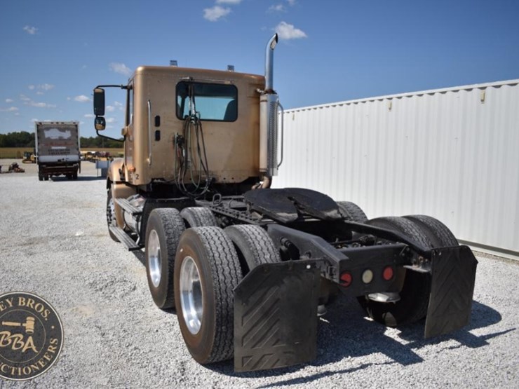 2003-freightliner-columbia-120-image-11