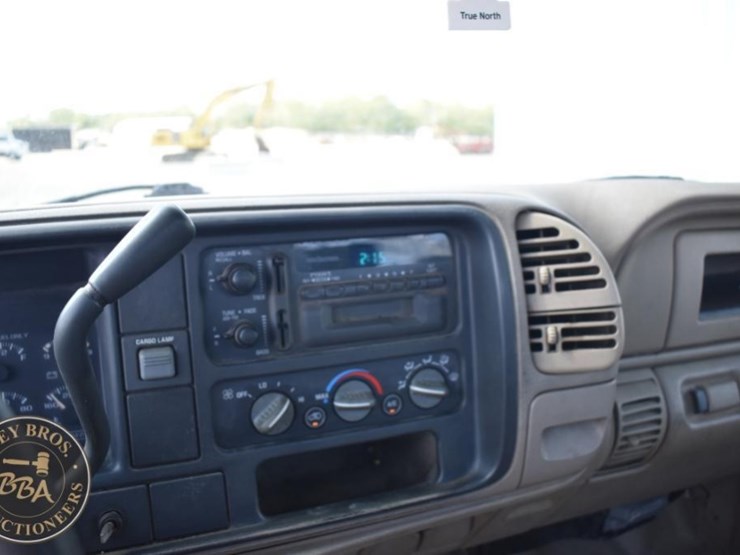 2000-chevrolet-3500-image-35