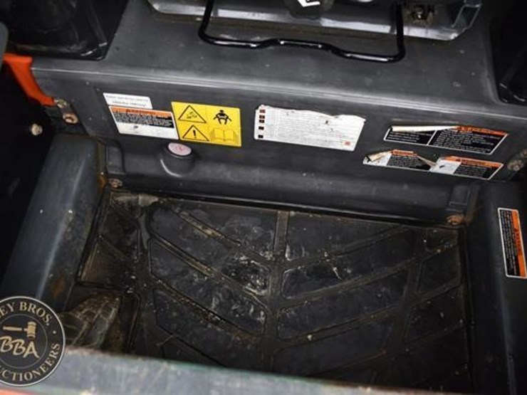 2017-kubota-ssv65-image-57