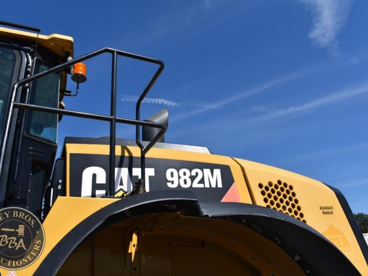 2014-caterpillar-982m-image-52