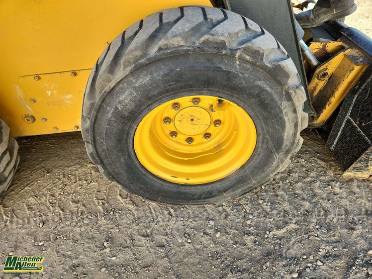 deere-326e-image-31
