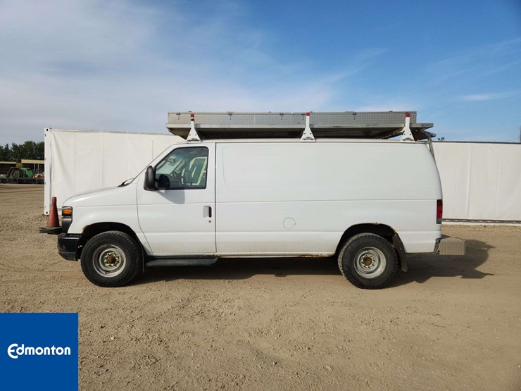 2012-ford-cargo-image-2