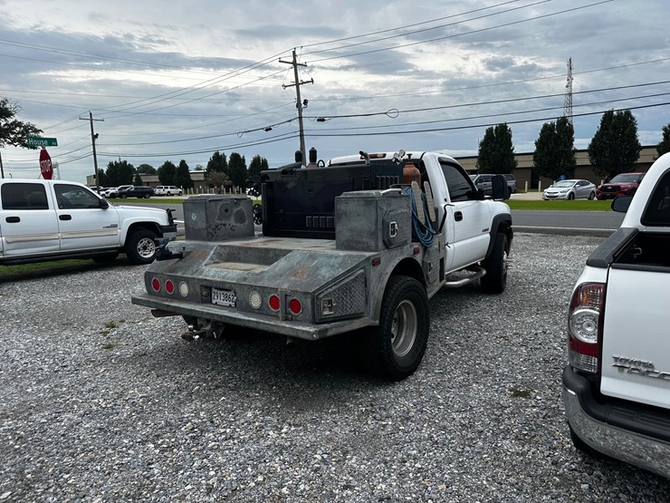 2001-chevrolet-3500-image-3