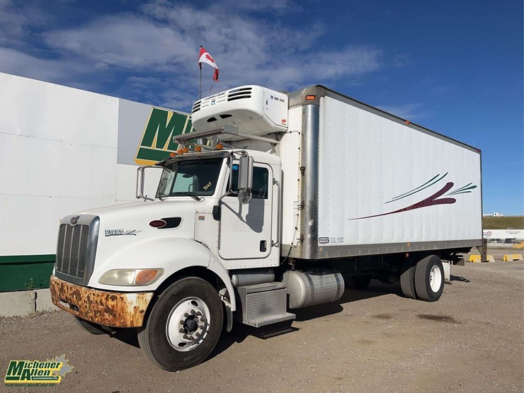 2009-peterbilt-335-image-1