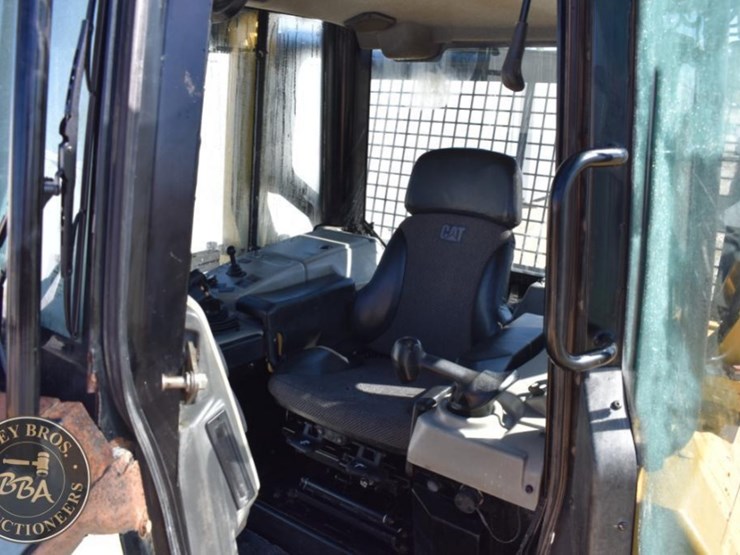 2020-caterpillar-d6n-lgp-image-71