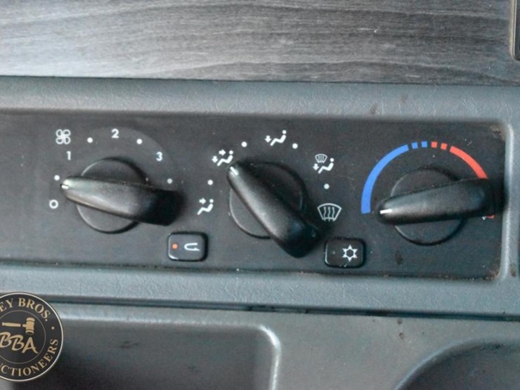 2003-freightliner-columbia-120-image-84