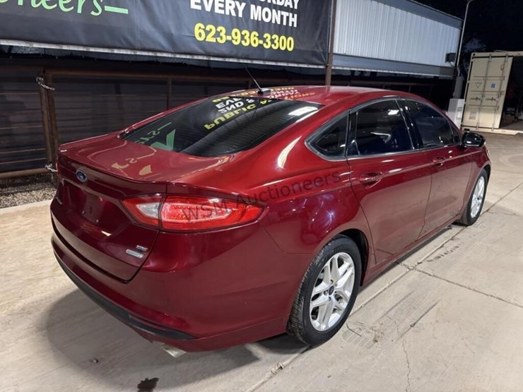 2016-ford-fusion-se-sdn-image-8