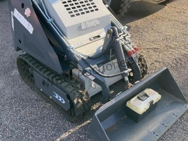battler-st25m-6-stand-up-skid-steer-image-4