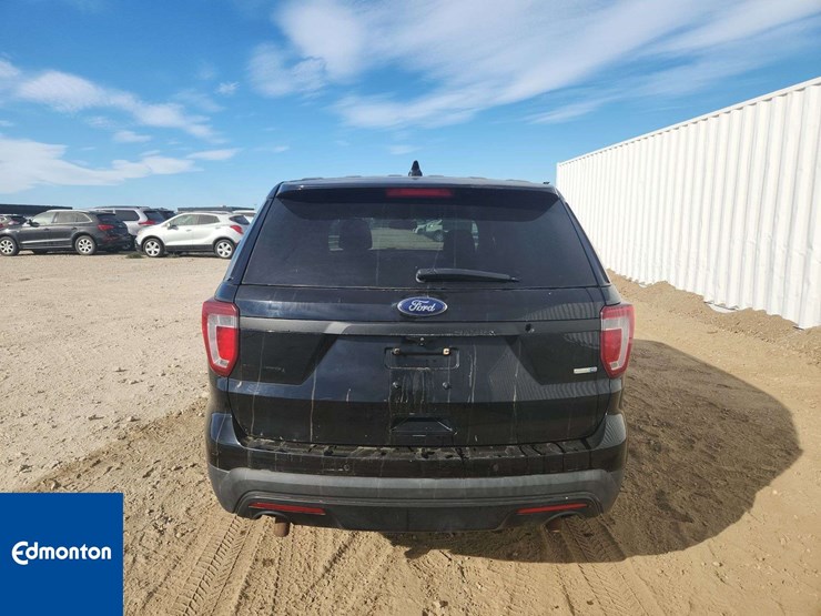 2016-ford-explorer-image-18