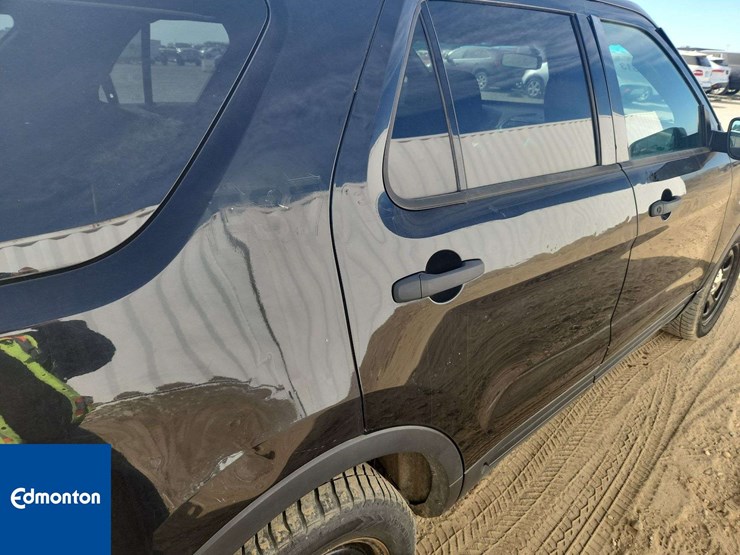 2016-ford-explorer-image-38