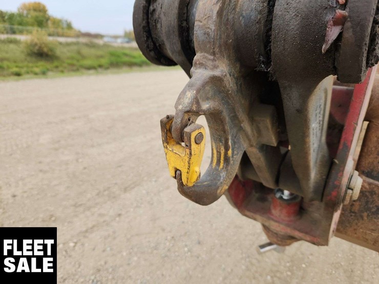 2015-deere-410l-image-37
