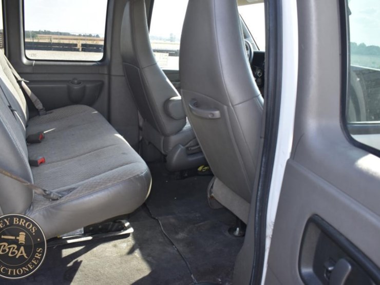 2019-chevrolet-express-2500-image-21