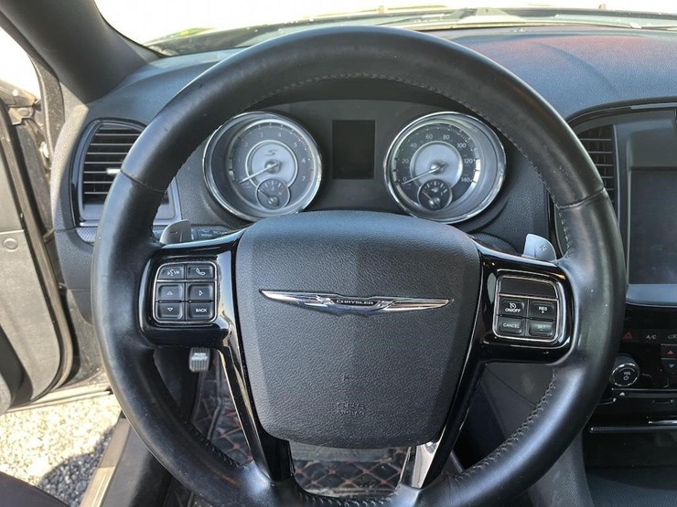 2012-chrysler-300-s-image-11