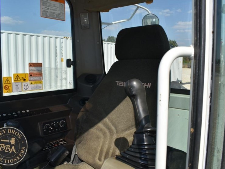 2018-takeuchi-tb290-image-13