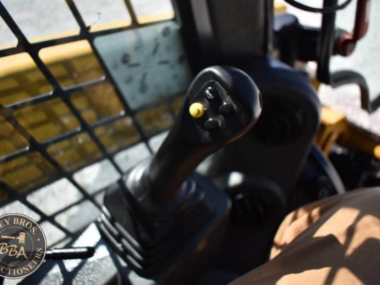 2019-caterpillar-242d3-image-47