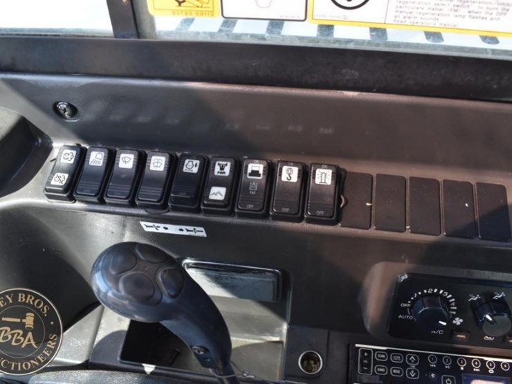 2018-takeuchi-tb290-image-17