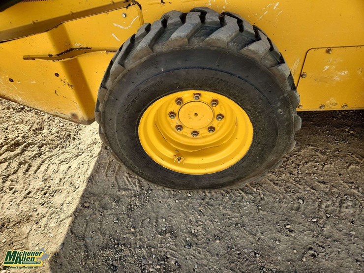 deere-326e-image-30
