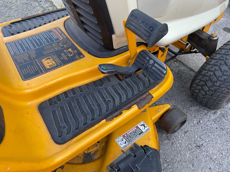 #3103-•-cub-cadet-riding-lawn-mower-(o3)-image-12