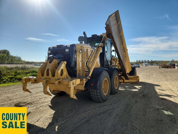 2020-caterpillar-150-awd-image-32