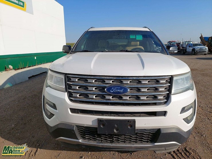 2016-ford-explorer-xlt-image-17