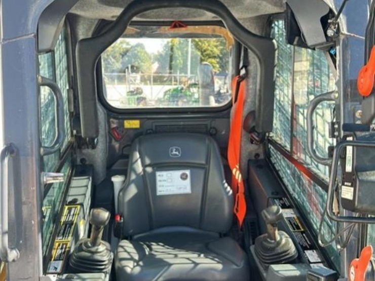 2021-deere-325g-image-16