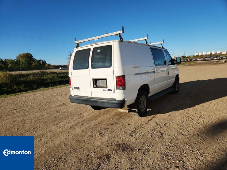 2012-ford-cargo-image-5