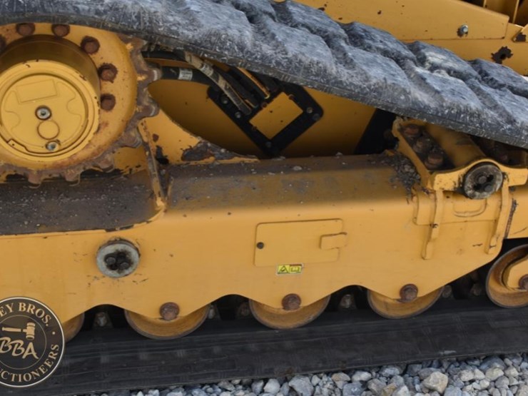 2020-caterpillar-299d3-image-32