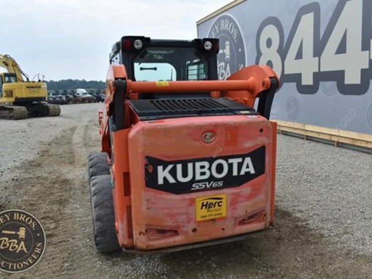 2017-kubota-ssv65-image-15