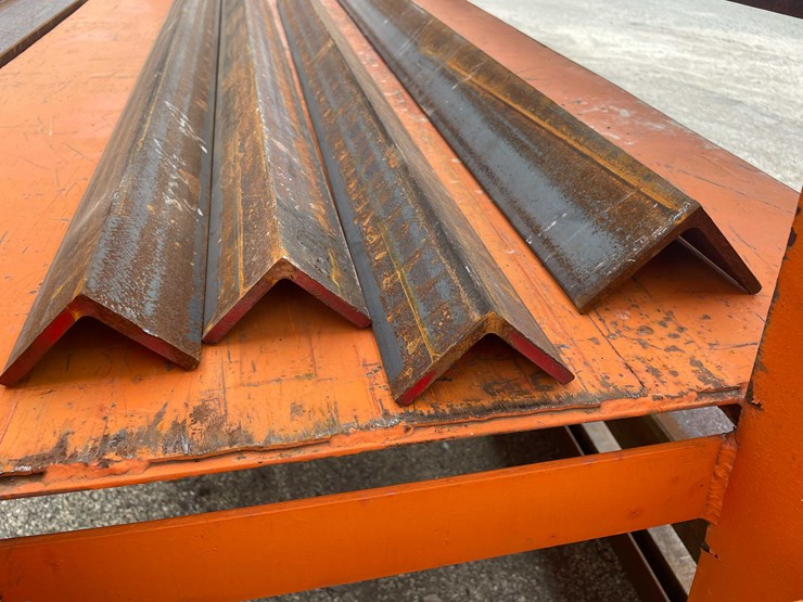 #3051-•-(4)-assorted-pieces-of-thick-wall-angle-iron-(cont)-image-6