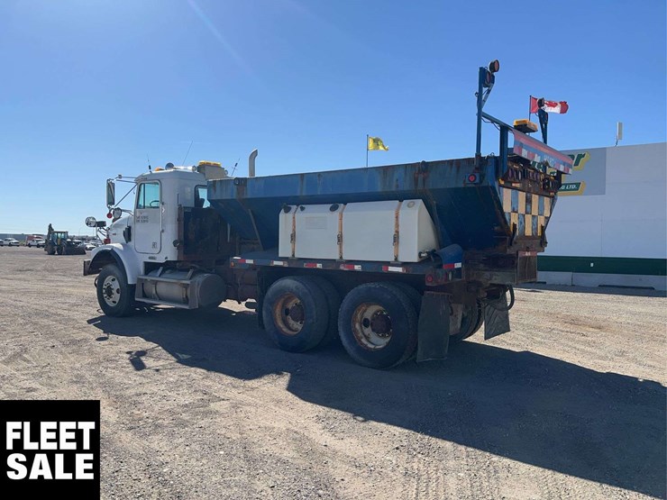 2002-freightliner-fld112-image-3