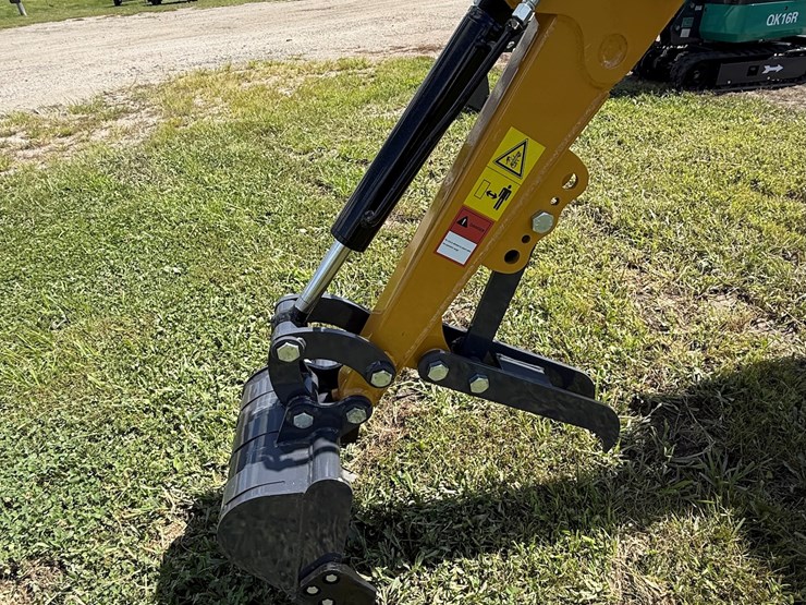 #608-•-2025-cfg-industrial-mx12rx-hydraulic-track-type-mini-excavator-image-13