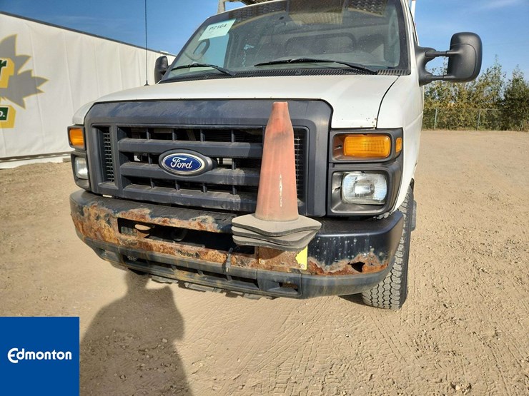 2012-ford-cargo-image-32